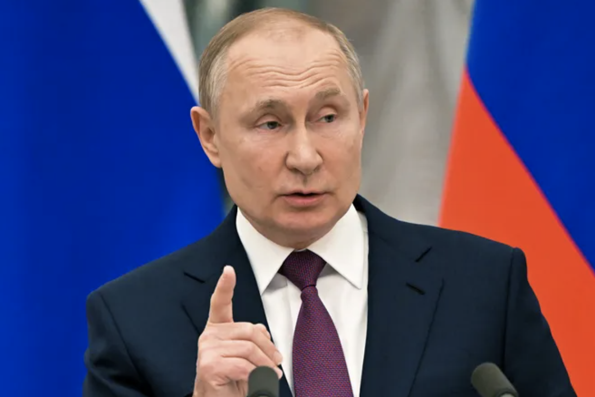 Protiruské sankcie nefungujú. Západ z nich profituje a Rusi financujú vojnu